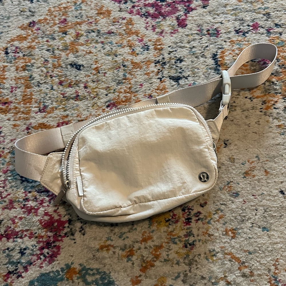 Lululemon 1l belt bag - bone